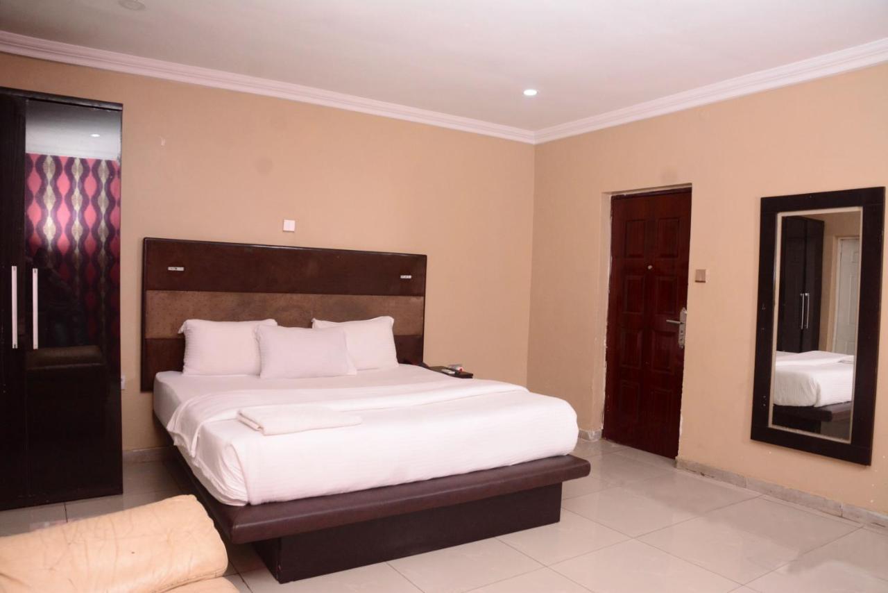 Connecting Lagos Suites Luaran gambar